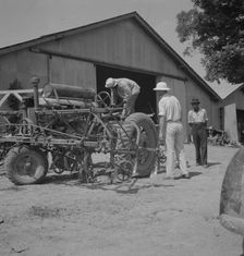 Aldridge Plantation, Mississippi, 1937. Creator: Dorothea Lange