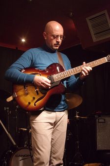 Alessio Menconi, Nigel Price Quartet, Verdict Jazz Club, Brighton, E. Sussex, 2022. Creator: Brian O'Connor