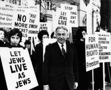 Alexander Chaplia with Anti-Soviet human rights demonstrators at Soviet Embassy