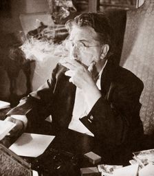 Alexander Woollcott, American critic, raconteur, and radio presenter, early 1930s