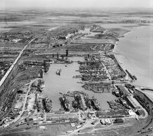 Alexandra Dock and environs, Kingston upon Hull, Humberside, 1947. Artist: Aerofilms