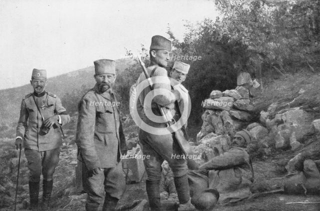 'Alexandre de Serbie au front de Monastir; Le prince a rencontre un blesse serbe qui attendait des s Creator: Vladimir Betzitch.