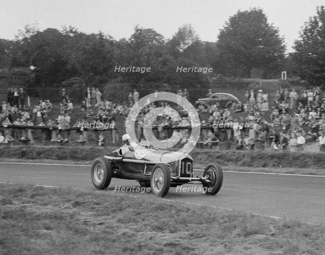 Alfa Romeo Monza of Kenneth Evans racing at Crystal Palace, London, 1939. Artist: Bill Brunell.