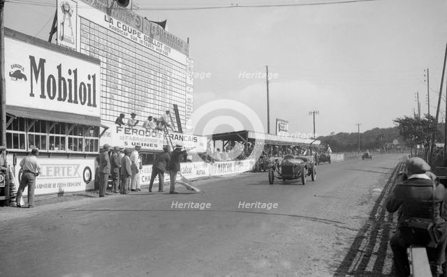 Alfa Romeo of Boris Ivanowski competing at the Boulogne Motor Week, France, 1928. Artist: Bill Brunell.