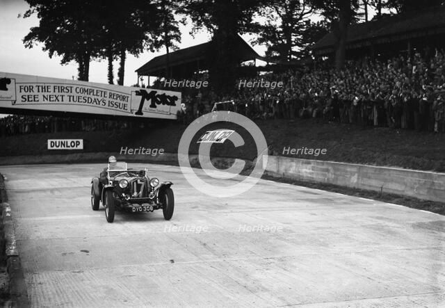 Alfa Romeo racing at Brooklands, 1938 or 1939. Artist: Bill Brunell.