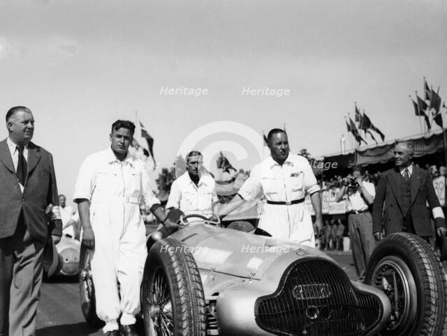 Alfred Neubauer with Mercedes car at the Start of the Italian Grand Prix, Monza, 1938. Artist: Unknown