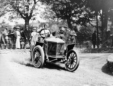 Algernon Guinness driving a Minerva in the Circuit des Ardennes, 1907