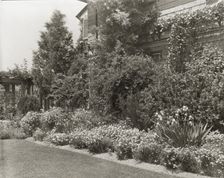 "Alicon," Charles Hinman Graves house, 2310 Santa Barbara Street, Santa Barbara, California, 1923. Creator: Frances Benjamin Johnston