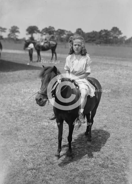 Alice de Goicouria Belmont on "Beauty", 1918. Creator: Bain News Service.