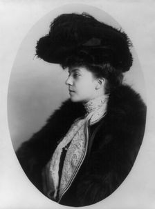 Alice (Roosevelt) Longworth, 1884-1980, c1902. Creator: Frances Benjamin Johnston