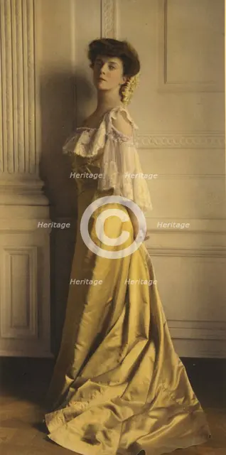 Alice Roosevelt Longworth, full-length portrait, standing, facing left, 1903. Creator: Frances Benjamin Johnston.