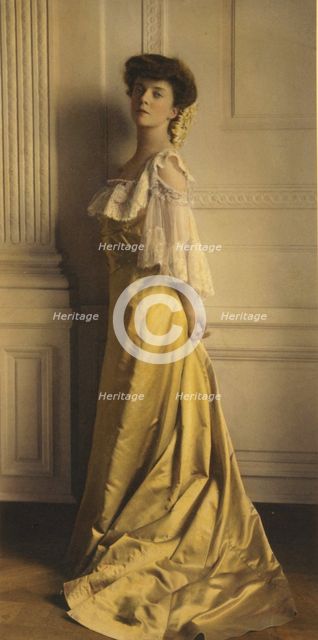 Alice Roosevelt Longworth, full-length portrait, standing, facing left, 1903. Creator: Frances Benjamin Johnston.
