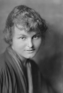 Allen, Dorothy, Miss, portrait photograph, 1914 Aug. 13. Creator: Arnold Genthe