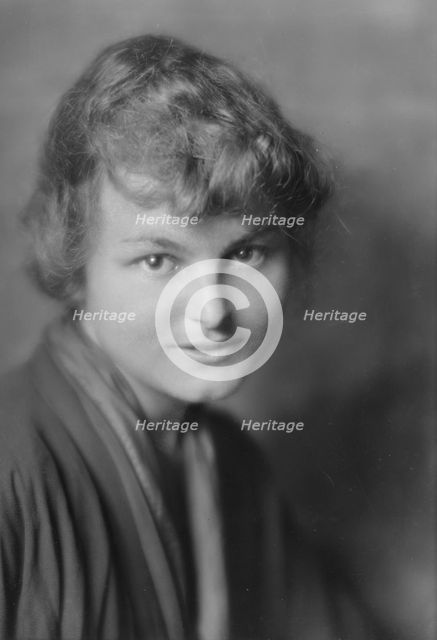 Allen, Dorothy, Miss, portrait photograph, 1914 Aug. 13. Creator: Arnold Genthe.
