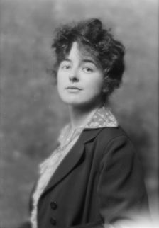 Allen, May, Miss, portrait photograph, 1915 Sept. 25. Creator: Arnold Genthe