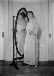 Alma Gluck, between c1915 and c1920. Creator: Bain News Service