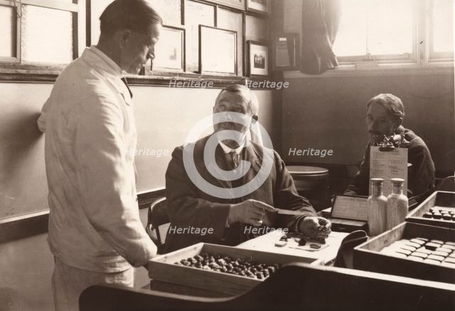 Almond department, quality control, York, Yorkshire, 1920. Artist: Unknown