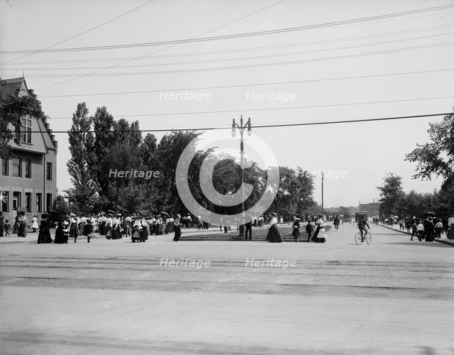 Approach to Belle Isle Bridge, Detroit, between 1900 and 1906. Creator: Unknown.