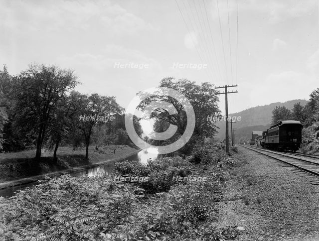 Approaching Hunlochs (i.e., Hunlock), Pa., between 1900 and 1906. Creator: Unknown.