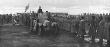 Apres Erzeroum et avant Trebizonde : le Grand-Duc Nicolas passe en revue ses soldats..., 1916. Creator: Unknown