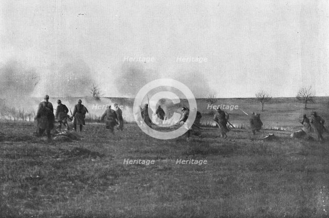 'Apres l'explosion d'une mine pres de vauquois : l'attaque de l'entonnoir a la grenade et..., c1916. Creator: Unknown.