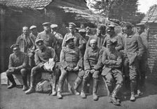'Apres la Bataille; Officiers Allemands Prisonniers 1914. Creator: Unknown