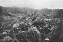 Apres la reprise du Fort de Douaumont; Boyau allemand partant du fort et converti en..., 1916. Creator: Unknown