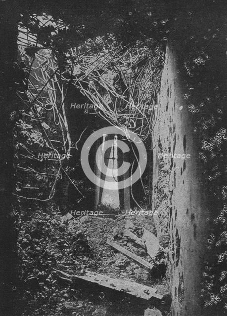'Apres la reprise du Fort de Douaumont; couloir eventre de la tourelle Nord-Ouest du fort', 1916. Creator: Unknown.