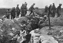 Apres les succes Britanniques au Nord de la Somme; Prisonniers allemands faits par nos..., 1916. Creator: Unknown