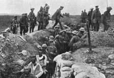 Apres les succes Britanniques au Nord de la Somme; Prisonniers allemands faits par nos..., 1916. Creator: Unknown