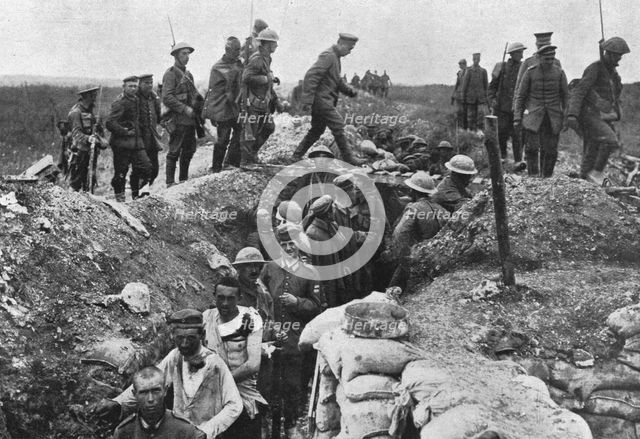 'Apres les succes Britanniques au Nord de la Somme; Prisonniers allemands faits par nos..., 1916. Creator: Unknown.