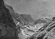 'Apres Trebizonde; La grande chaussee d'Erzeroum a Trebizonde, dans le Kop-Dagh 1916 (1924) Creator: Unknown