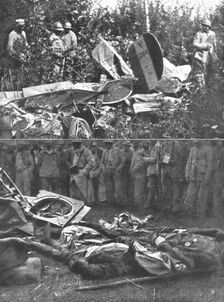 Apres un corps a corps fantastique a quatre mille metres; les debris de l'avion de Terline, 1916. Creator: Unknown