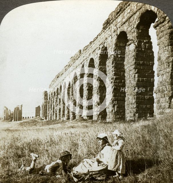 Aqueduct of Claudius and the Campagna, Rome, Italy.Artist: Underwood & Underwood