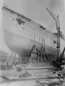 AQUITANIA ready to launch, between c1910 and c1915. Creator: Bain News Service