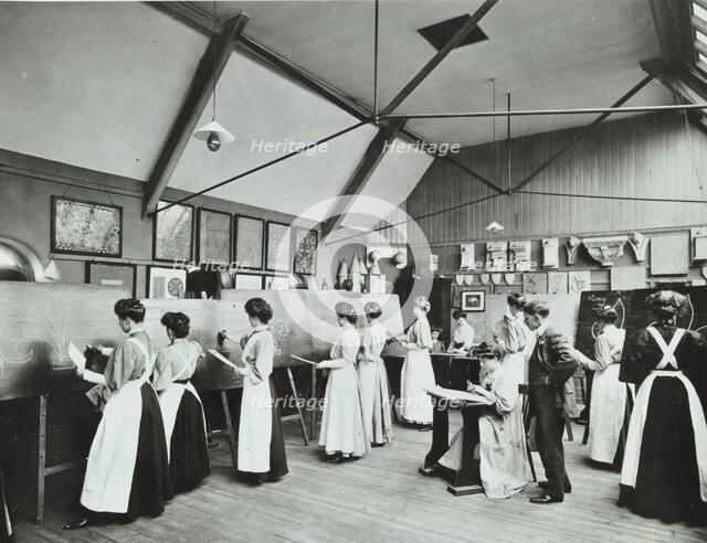 Art class for female students, Battersea Polytechnic, London, 1907. Artist: Unknown.