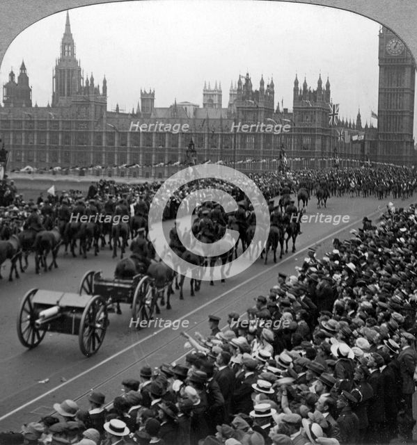 Artillery in the Great March of the Empire's Forces, Westminster Bridge, London, 1919(?).Artist: Realistic Travels Publishers