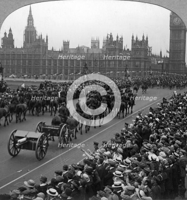 Artillery in the Great March of the Empire's Forces, Westminster Bridge, London, 1919(?).Artist: Realistic Travels Publishers
