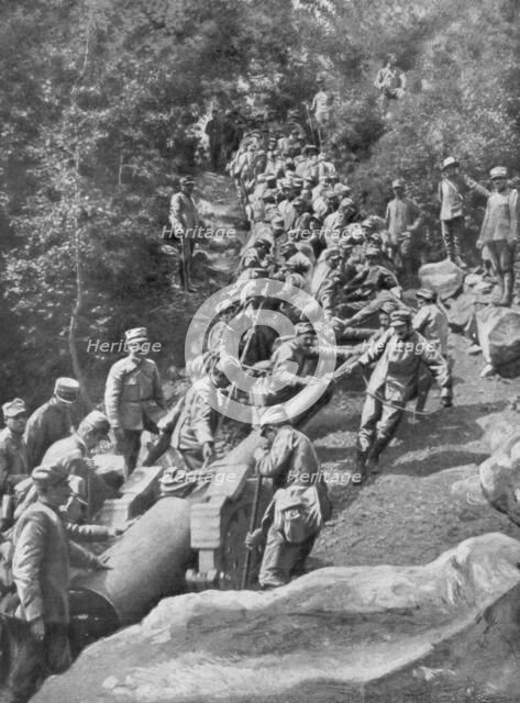 Artillery piece being pulled by 600 soldiers, Second Battle of the Isonzo, World War I, 1915. Artist: Unknown