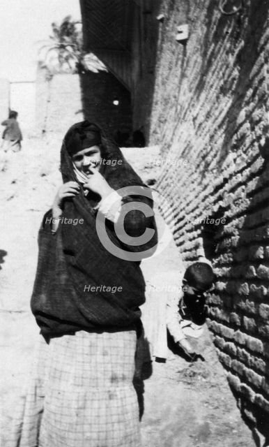 Arab woman, Iraq, 1917-1919. Artist: Unknown