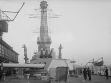 ARIZONA's guns, between c1915 and c1920. Creator: Bain News Service