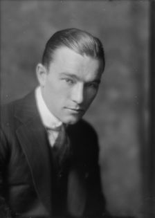 Armstrong, Robert, Mr., portrait photograph, 1915 June 25. Creator: Arnold Genthe