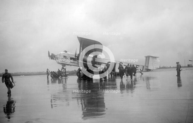 Armstrong Whitworth Argosy, Croydon Aerodrome, 25 April 1931. Artist: Bill Brunell.