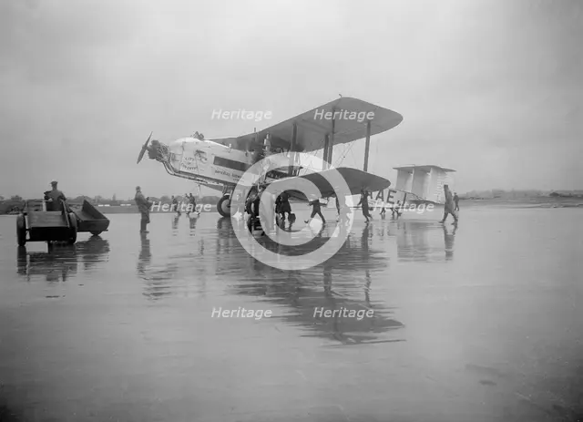 Armstrong Whitworth Argosy, Croydon Aerodrome, 25 April 1931. Artist: Bill Brunell.