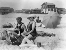 Arnold Genthe with two women friends in Long Beach, New York, between 1911 and 1942. Creator: Arnold Genthe