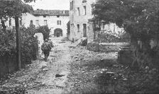 Arret et recul Autrichiens; A Velo d'Astico, pendant l'offensive autrichienne: soldats..., 1916. Creator: Unknown