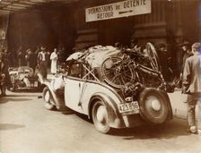 Arrival by car of refugees from Belgium in Paris, World War II, May 1940
