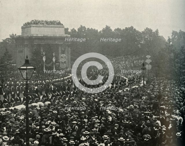 'Arrival of the Canadian Premier (The Hon. Wilfrid Laurier) at Hyde Park Corner', 1897.  Artist: E&S Woodbury.