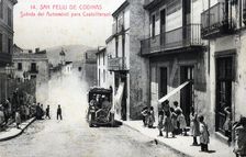 Arrival of a car on the streets of Sant Feliu de Codines, postcard from 1912