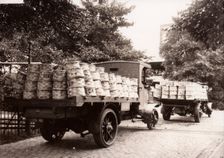 Arrival of open-backed lorries carrying fruit, York, Yorkshire, 1920